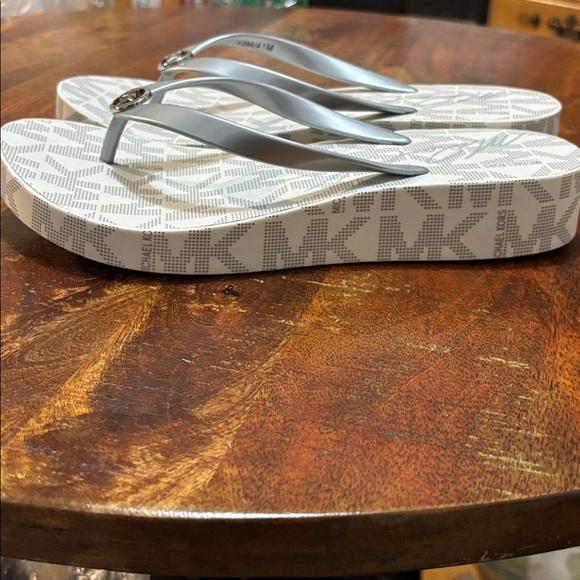 NWOT MICHAEL Michael Kors Bedford Platform Flip Flops - Picture 5 of 10